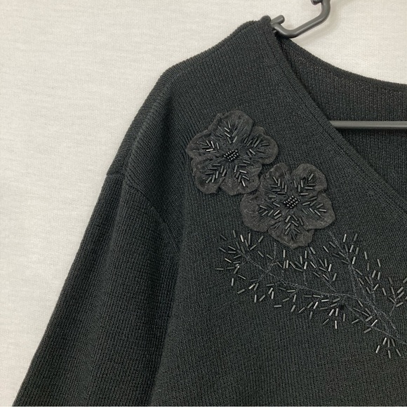 Liz Claiborne Black V Neck Floral Embellished Long Sleeve Sweater 2X - Picture 3 of 8